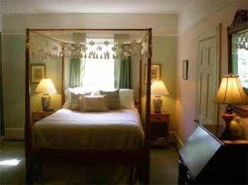 Oak Manor Inn Hartsville Extérieur photo