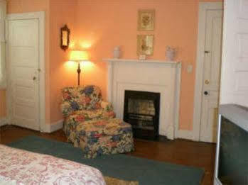 Oak Manor Inn Hartsville Extérieur photo