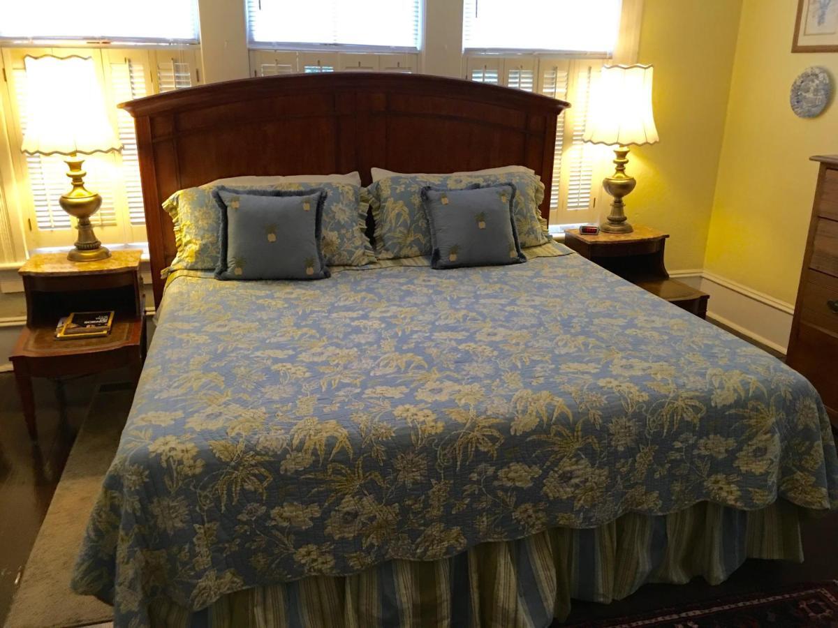 Oak Manor Inn Hartsville Extérieur photo